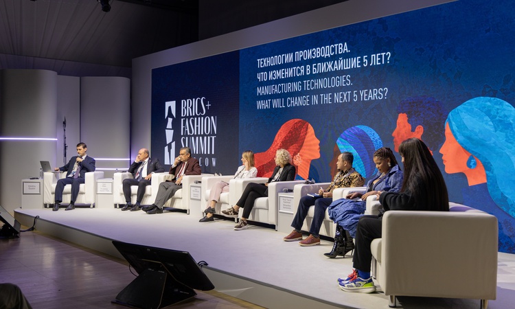 Sıcak Gündem: Moskova'daki BRICS+ Moda Zirvesi'nde Türkiye'yi Özlem Şahin ve Cem Altan temsil etti: Gelişmeler