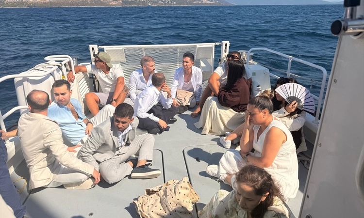 Sıcak Gündem: Muğla Milas açıklarında yelkenli teknede 4'ü çocuk 12 düzensiz göçmen yakalandı | İşte Tüm Ayrın