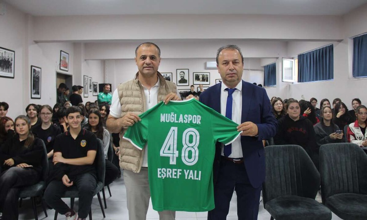 Sıcak Gündem: Muğlasporlu futbolcular Muğla Turgut Reis Lisesi'nde öğrencilere transferi anlattı - Son Dakika