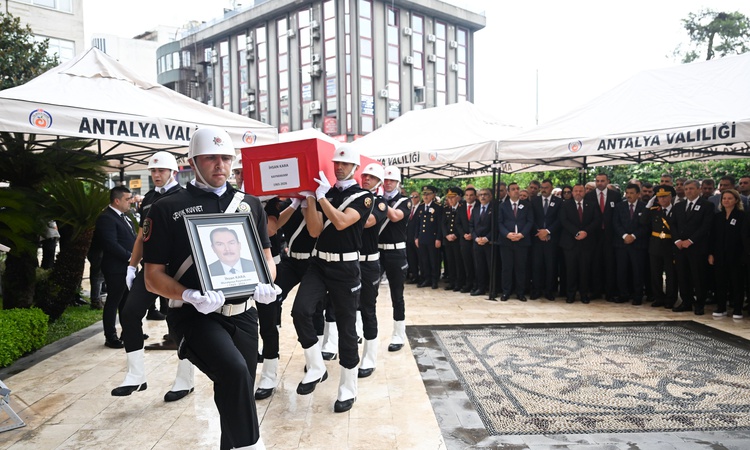 Sıcak Gündem: Muratpaşa Kaymakamı İhsan Kara için Antalya Valilik önünde resmi tören düzenlendi: Gelişmeler Ta