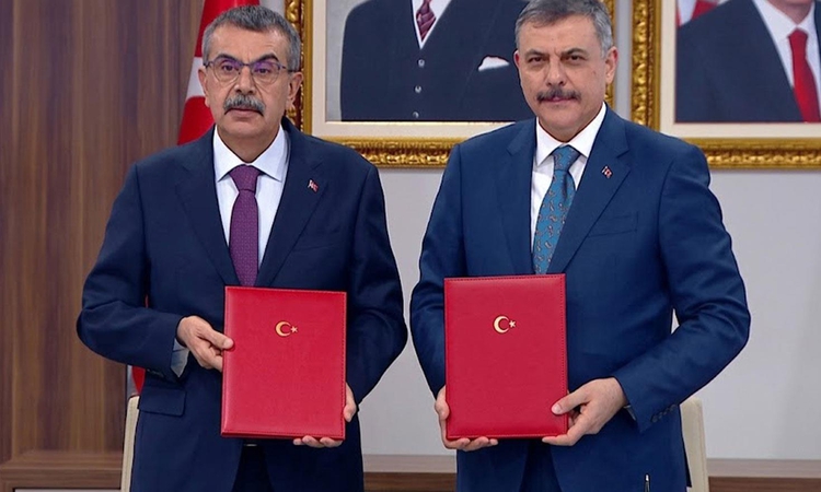 Sıcak Gündem: Okullarda yeni dönem resmen start aldı: Bakanlar Çiftçi ve Tekin protokolü imzaladı