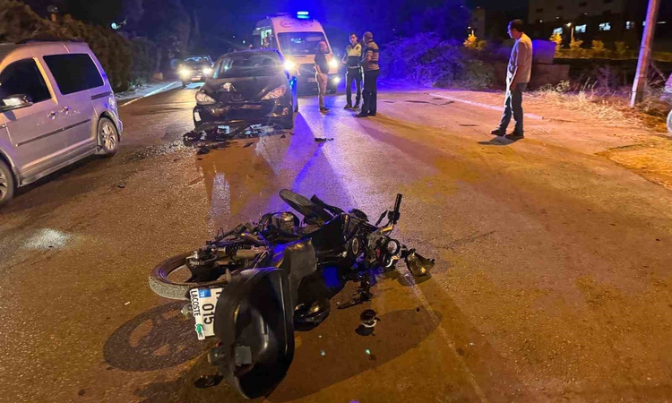 Sıcak Gündem: Otomobil ile motosiklet çarpıştı, 1 yaralı ve Merak Edilenler
