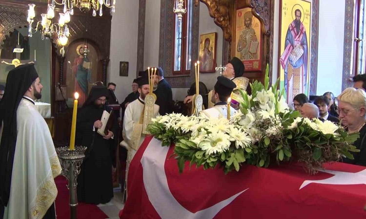 Sıcak Gündem: Prof. Dr. İoanna Kuçuradi, Şişli Rum Ortodoks Mezarlığı'nda defnedildi