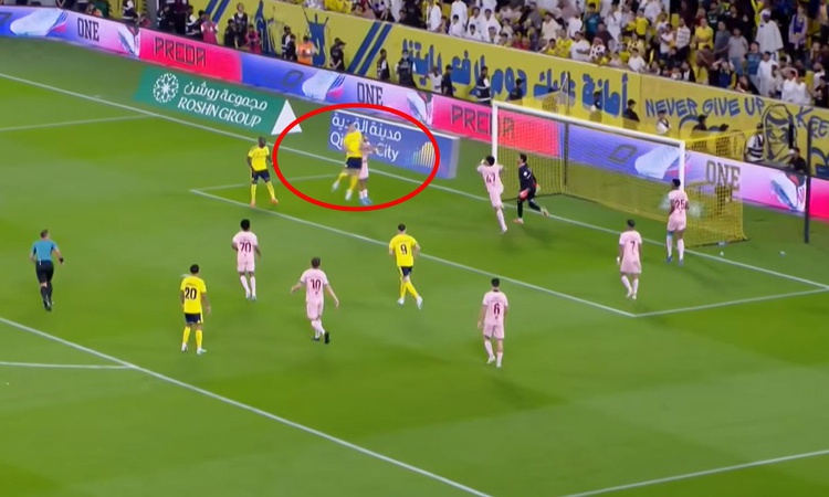 Sıcak Gündem: Ronaldo'dan 15 dakikada hat-trick! İşte tarihi hedefe kalan gol sayısı: Gelişmeler Takip Ediliyo