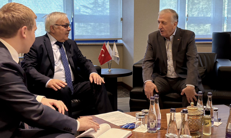 Sıcak Gündem: Rusya'nın Türkiye Büyükelçisi Vershinin, KSO ile tarım ve gübre sevkiyatını görüştü ve Merak Edi