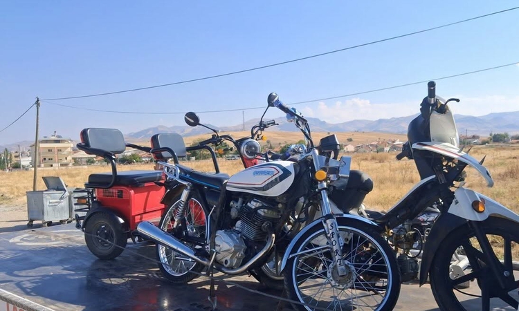 Sıcak Gündem: Sandıklı'da okul çevresi motosiklet denetiminde 3 araç trafikten men edildi
