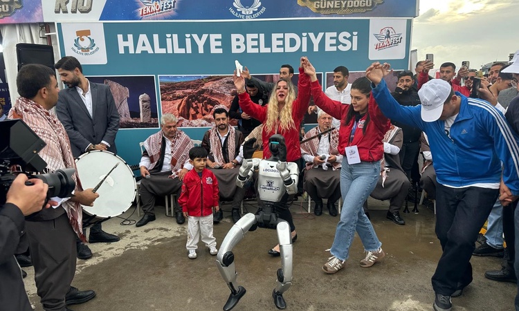 Sıcak Gündem: Şanlıurfa'daki TEKNOFEST Güneydoğu'da insansı robot sıra gecesinde göbek attı ve Merak Edilenler