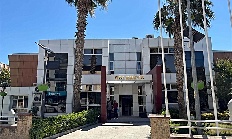 Sıcak Gündem: Seferihisar Belediyesi’nde ‘rüşvet’ soruşturmasında yeni operasyon; 43 gözaltı ve Merak Edilenle