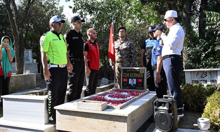 Sıcak Gündem: Şehit Komiser Cem Kerman 15. Yılında Kabri Başında Anıldı: Gelişmeler Takip Ediliyor