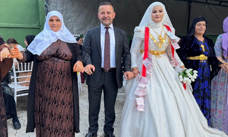 Sıcak Gündem: Şemdinli'de düğünde sağdıç, geline en fazla 11 Cumhuriyet altını takılmasını istedi