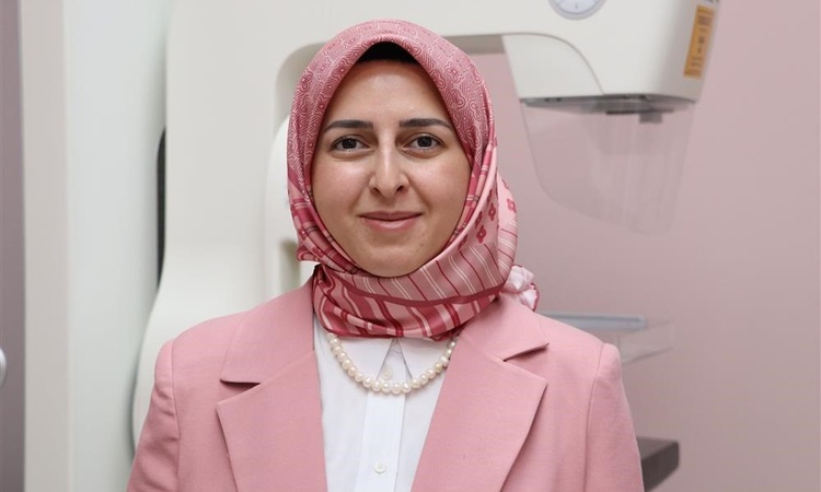 Sıcak Gündem: Sivas'ta Dr. Kübra Nalbant, 40-69 yaş kadınlara iki yılda bir mamografi çağrısı yaptı