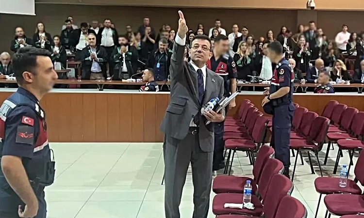 Sıcak Gündem: Siyasi yasak alan İmamoğlu duruşmada çıldırdı! Hakim zorla salondan çıkardı: Gelişmeler Takip Ed