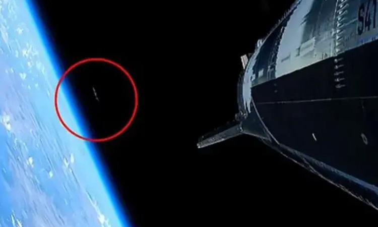 Sıcak Gündem: SpaceX'in canlı yayınında gizemli cisim: Önce kameraya takıldı, sonra kayboldu | İşte Tüm Ayrınt