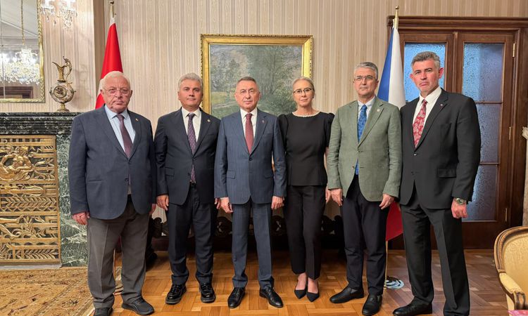 Sıcak Gündem: TBMM Dışişleri Komisyonu Başkanı Oktay Prag'da: "Ticaret hacmi 6,5 milyar dolara ulaştı, hedef 1