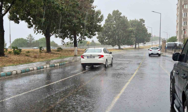 Sıcak Gündem: Tekirdağ Süleymanpaşa'da sağanak, günlük yaşamı ve trafiği olumsuz etkiledi ve Merak Edilenler