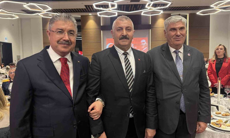Sıcak Gündem: Tören alanında tepki gösteren şehit babası ile Vali Yılmaz resepsiyonda bir araya geldi