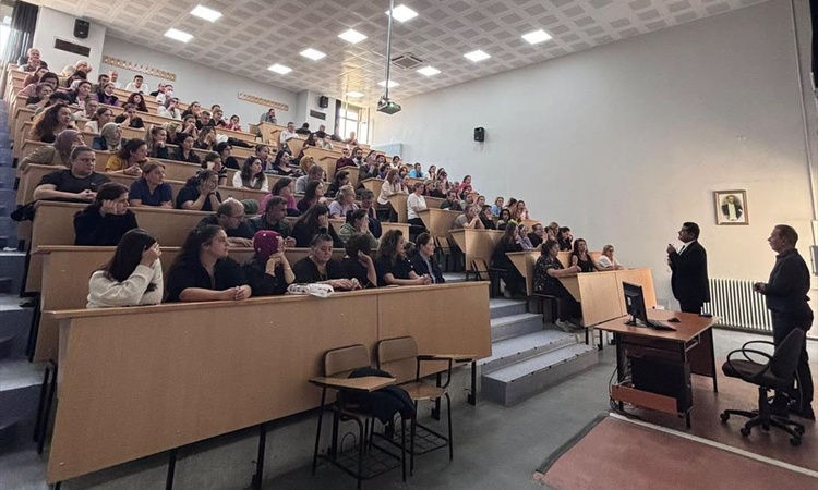 Sıcak Gündem: TÜ hastane personeline 8 oturumluk iletişim ve beden dili eğitimi verildi