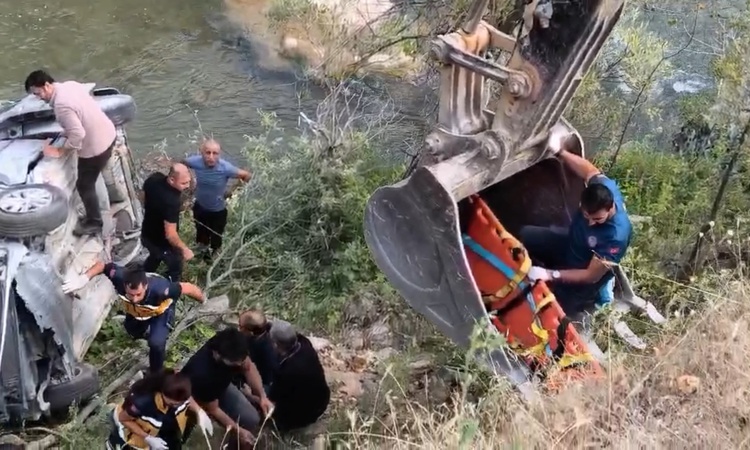Sıcak Gündem: Tunceli-Erzincan yolunda devrilen araçta 2'si ağır 5 kişi yaralandı