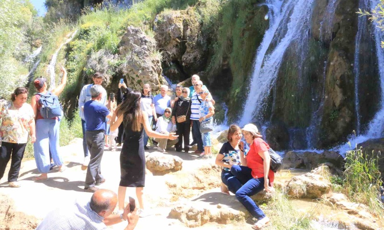 Sıcak Gündem: Üniversiteye yeni başlayan öğrenciler Erzincan'da Girlevik Şelalesi'ni ziyaret etti - Son Dakika