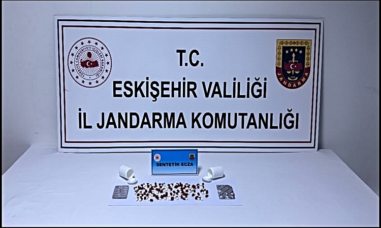 Sıcak Gündem: Üzerinde 128 adet sentetik ecza hapı taşıyan otobüs yolcusu jandarmaya yakalandı: Gelişmeler Tak