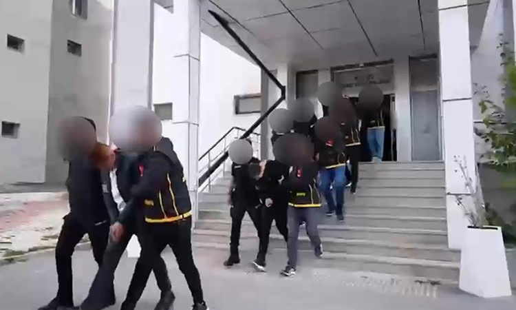 Sıcak Gündem: Van'da 2.359.884.154,82 TL'lik şüpheli para tespit edildi, 11 kişi hakkında tutuklama kararı ver