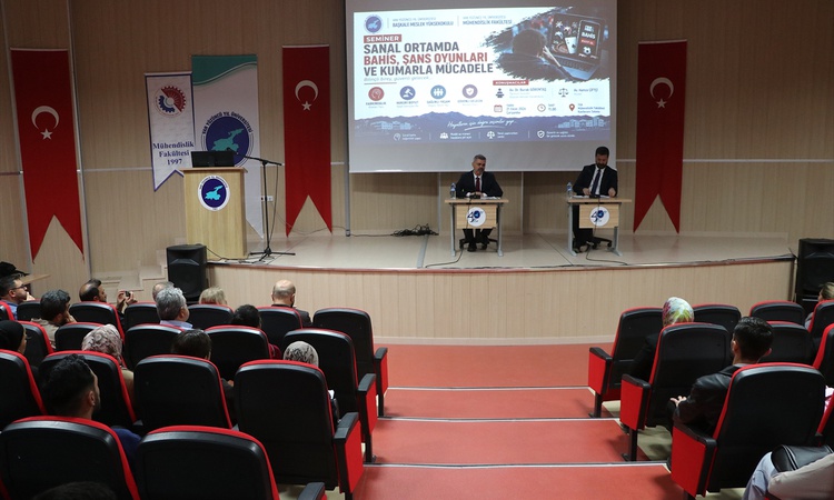 Sıcak Gündem: Van YYÜ'de düzenlenen seminerde yasa dışı bahis ve kumar riskleri gençlere anlatıldı