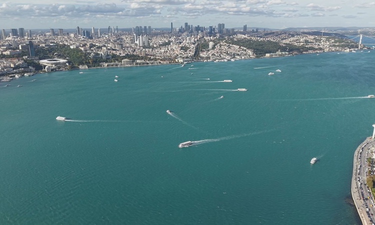 Sıcak Gündem: Yağışın ardından turkuaz renge bürünen İstanbul Boğazı havadan görüntülendi: Gelişmeler Takip Ed