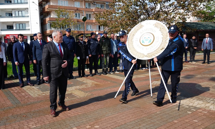 Sıcak Gündem: Yalova Armutlu'da Cumhuriyet'in 103. yıl dönümü kutlaması çelenk sunumuyla resmen start aldı ve