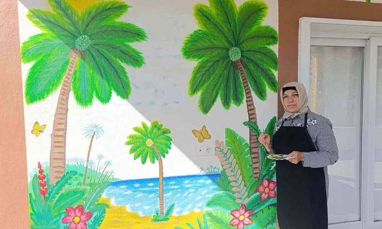 Sıcak Gündem: Yozgat Çekerek'te ev hanımı, eğitim almadan evinin duvarlarını resimlerle donattı ve Merak Edile