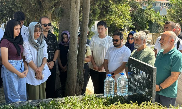 Sıcak Gündem: Yücel Çakmaklı kabri başında anıldı - Son Dakika Bilgileri