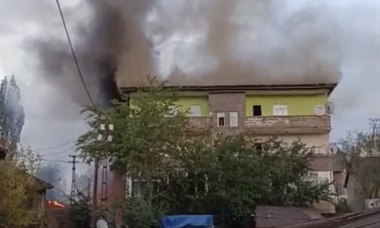 Sıcak Gündem: Yüksekova'da apartman deposunda çıkan yangın daireye sıçradı, itfaiye söndürdü - Son Dakika Bilg