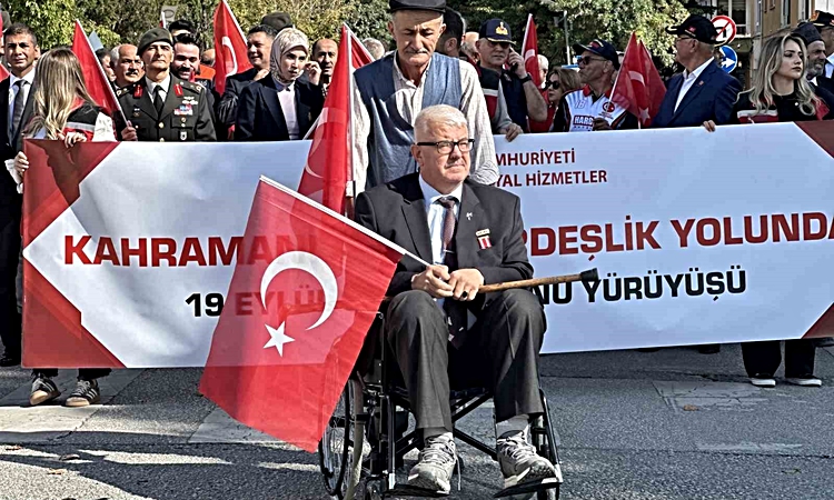 Sıcak Gündem: Yürüyüşe tekerlekli sandalyesiyle katılan gazi herkese örnek oldu ve Merak Edilenler