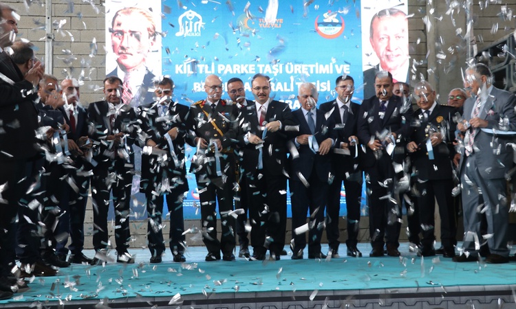 Siirt'te 115 milyon liralık beton santrali ve kilitli parke taşı tesisi açıldı