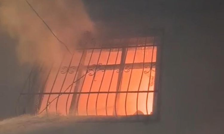 Siirt'te Eşini Yakan Ev Alevlere Teslim Oldu - Son Dakika