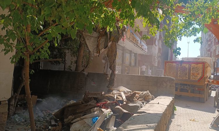 Ayrıntılar Netleşti: Siirt'te Bir Evden 2 Kamyon Çöp Çıktı - Son Dakika