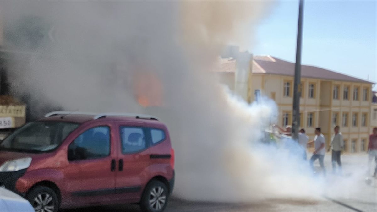 Fire in front of Siirt market put out.