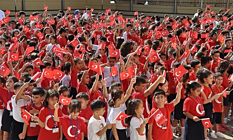 Silifke'de ilk ders zilini Kaymakam Eyüp Fırat çaldı ve Merak Edilenler