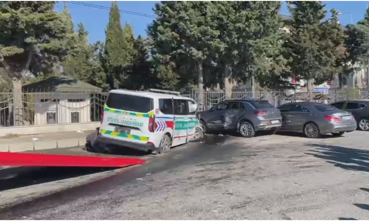 Silivri'de jandarma aracı otomobille çarpıştı, 3'ü personel 4 kişi yaralandı