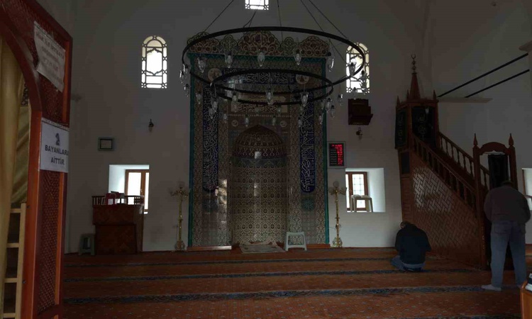 Simav'daki Nasuhağa Camii, 1789'dan günümüze taş işçiliğiyle ulaştı ve Merak Edilenler