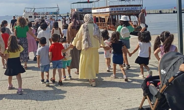Sıcak Gündem: Sinop'ta Çocuk Evleri'nde Kalan Çocuklara Tekne Turu ve Eğlence Dolu Etkinlik - Son Dakika Haber