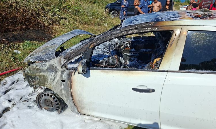 Sıcak Gündem: Sinop'ta Park Halindeki Otomobilde Yangın - Son Dakika Haberleri - Son Dakika Bilgileri