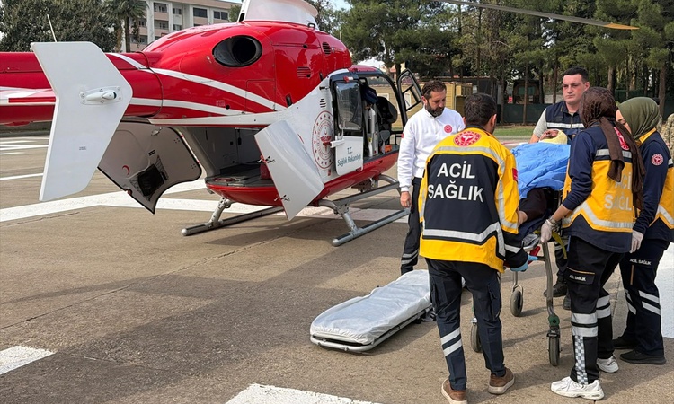 Şırnak Silopi'de 56 yaşındaki yanıklı hasta, Diyarbakır'a helikopterle sevk edildi