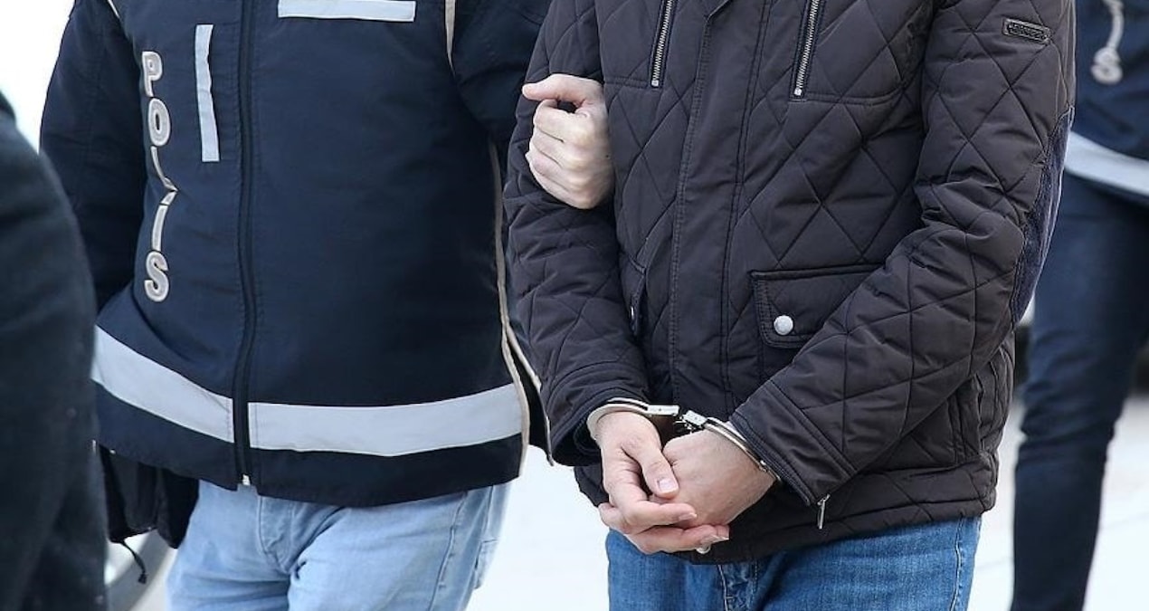 Son Gelişme: Şırnak'ta kaçak altın ve döviz ele geçirilmesine ilişkin 4 şüpheli hakkında tutuklama kararı veri