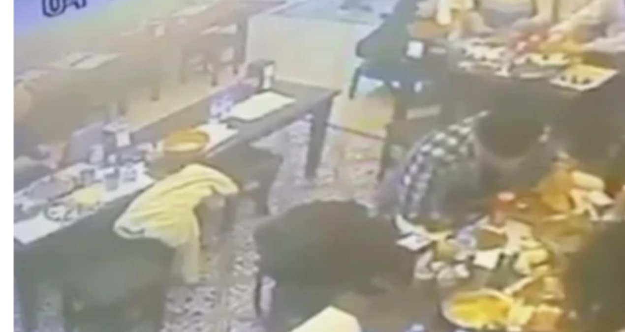 Son Gelişme: Şişli'de ocakbaşı rezaleti: Yemekten çıkan böcek müşterinin dudağını ısırdı! - Son Dakika Haberle