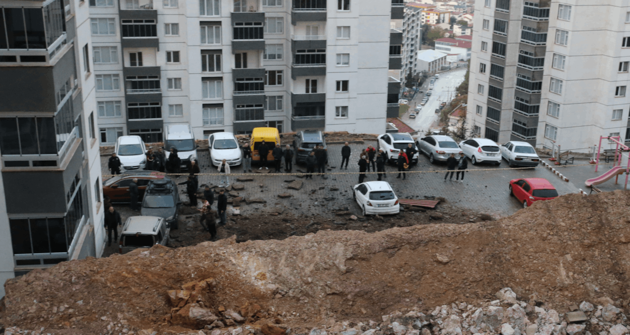 Kritik Açıklama: Sitenin istinat duvarı çöktü: Faciadan dönüldü - Haberleri: Gelişmeler Takip Ediliyor