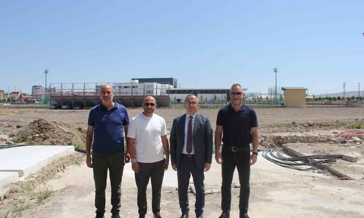 Ayrıntılar Netleşti: Sivas’a modern futbol sahası - Son Dakika ve Merak Edilenler
