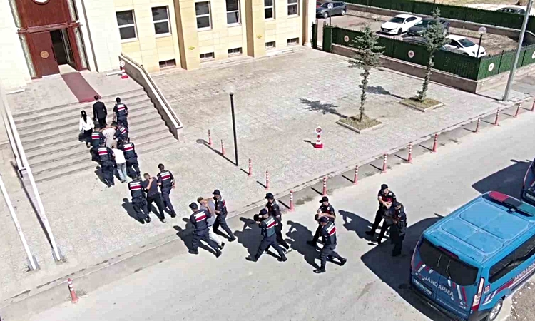 Sivas merkezli 6 ilde dolandırıcılık operasyonunda 7 şüpheliden 5'i hakkında tutuklama kararı verildi | İşte T