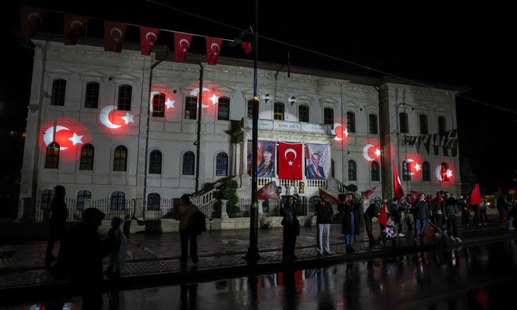 Sivas'ta Cumhuriyet'in 103. yıl dönümü kortej yürüyüşü ve havai fişeklerle kutlandı: Gelişmeler Takip Ediliyor