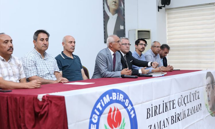 Son Gelişme: Sivas'ta Eğitim-Bir-Sen 1 No'lu Şube başkan adayları birleşme kararı aldı - Haberleri: Gelişmeler