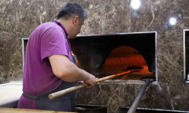 Thermometers reached 40 degrees in Sivas: The difficult work of masters in the scorching heat - News